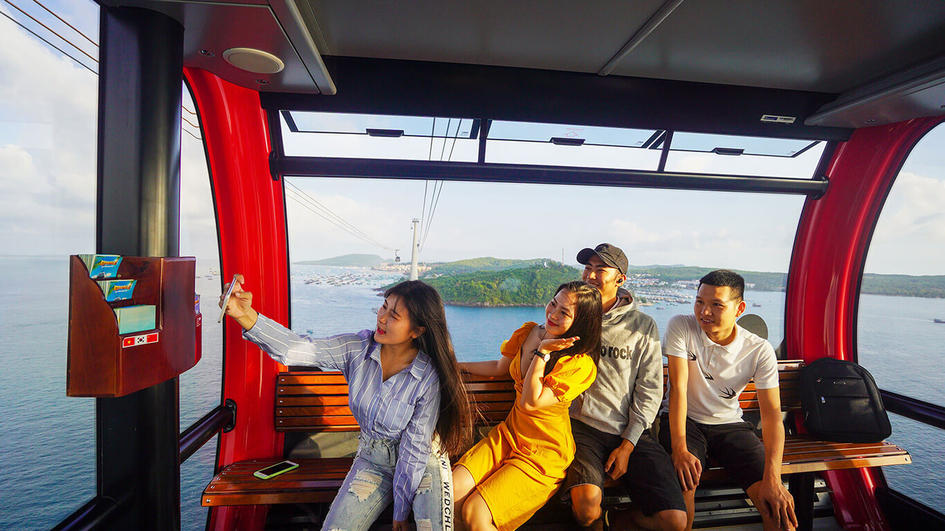 Đến Nam Phú Quốc, du khách sẽ được trải nghiệm Cáp treo Hòn Thơm - cáp treo ba dây vượt biển dài nhất thế giới